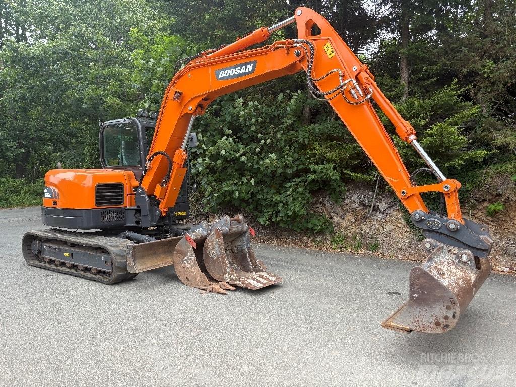 Doosan DX 85 R حفارات وسط 7 طن - 12 طن