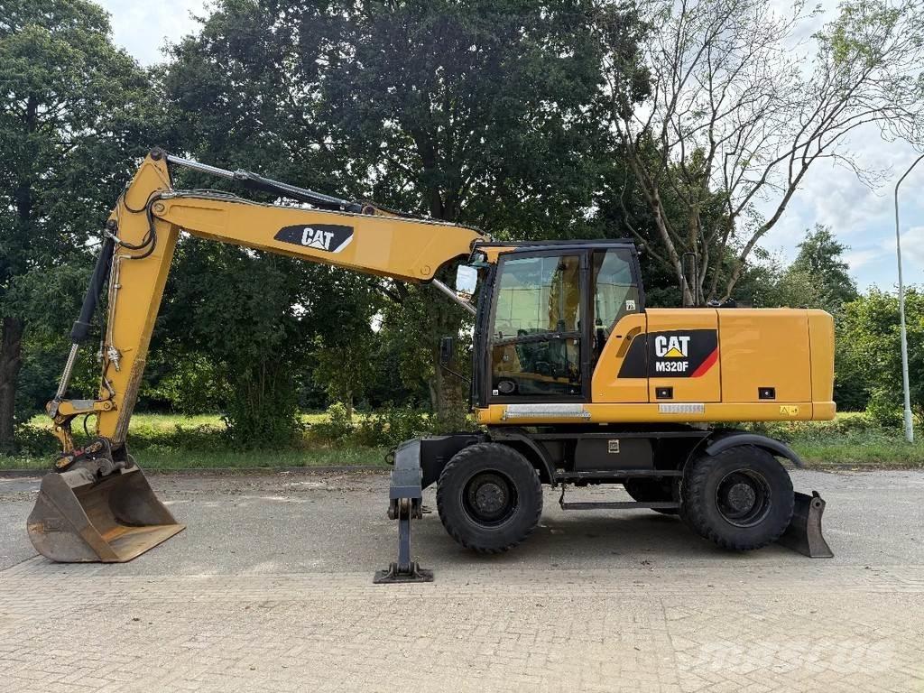 CAT M320F حفارات بعجل