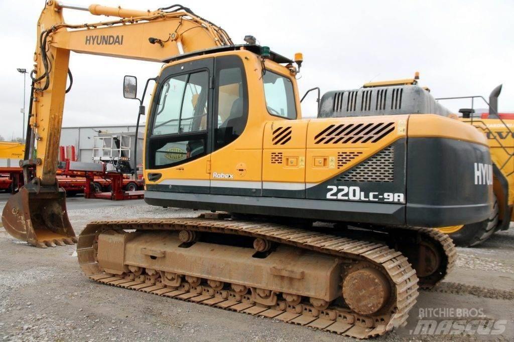 Hyundai Robex 220 LC حفارات زحافة