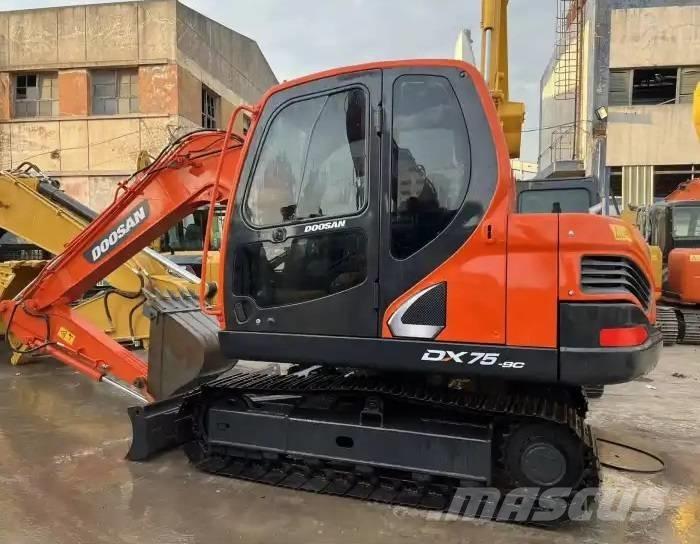 Doosan DX75-9C حفارات وسط 7 طن - 12 طن