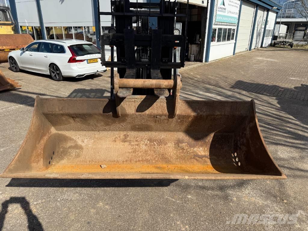 Komatsu HB 215 LC-2 حفارات زحافة