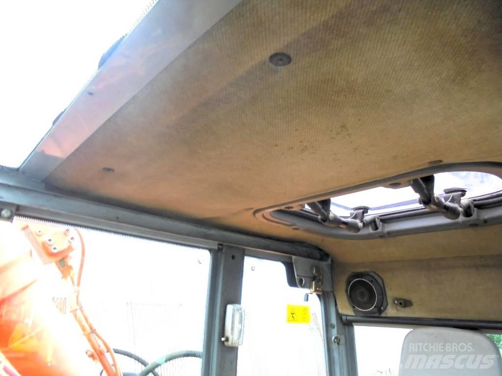 Hitachi FH 130 W-3 حفارات بعجل