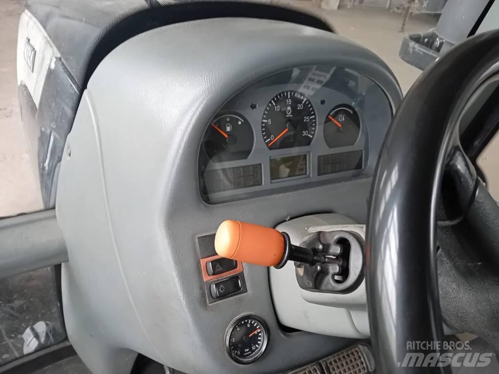 Valtra T 171 الجرارات
