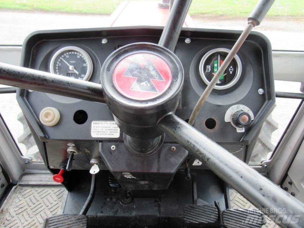 Massey Ferguson 690 الجرارات