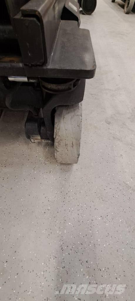 JLG 3246 ES رافعات مقصية الشكل