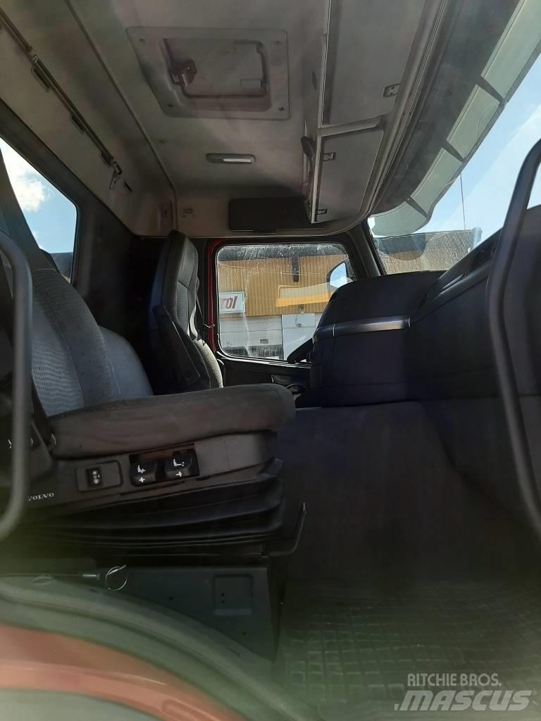 Volvo FM 9 شاحنات بمقصورة وهيكل
