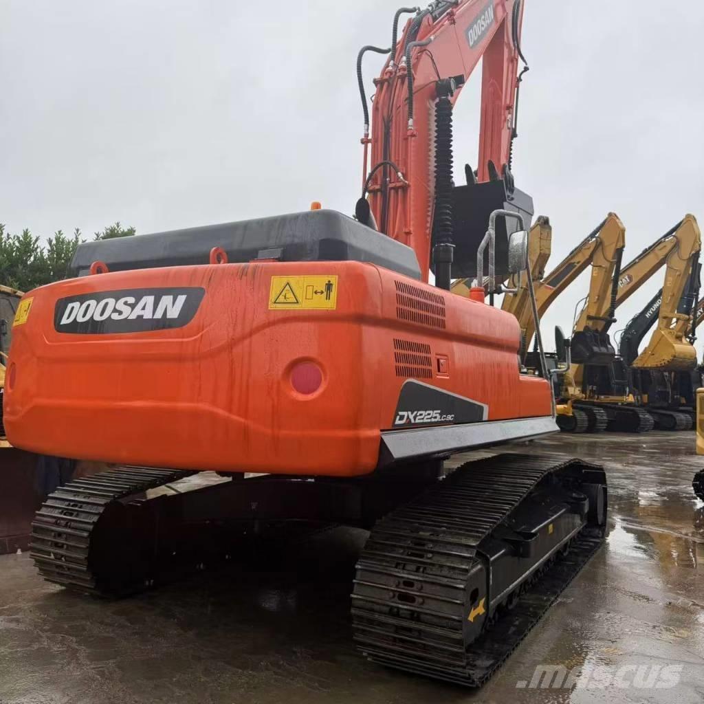 Doosan DX 225 حفارات زحافة