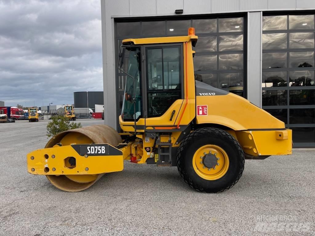 Volvo SD 75 B مداحل مزدوجة