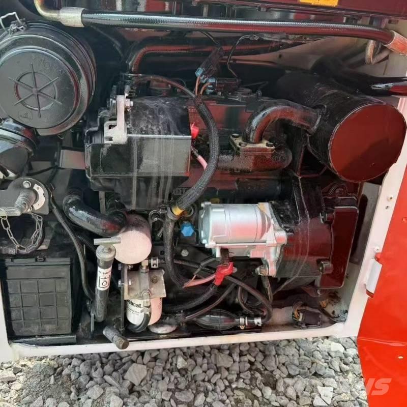 Bobcat s70 لوادر انزلاقية التوجيه