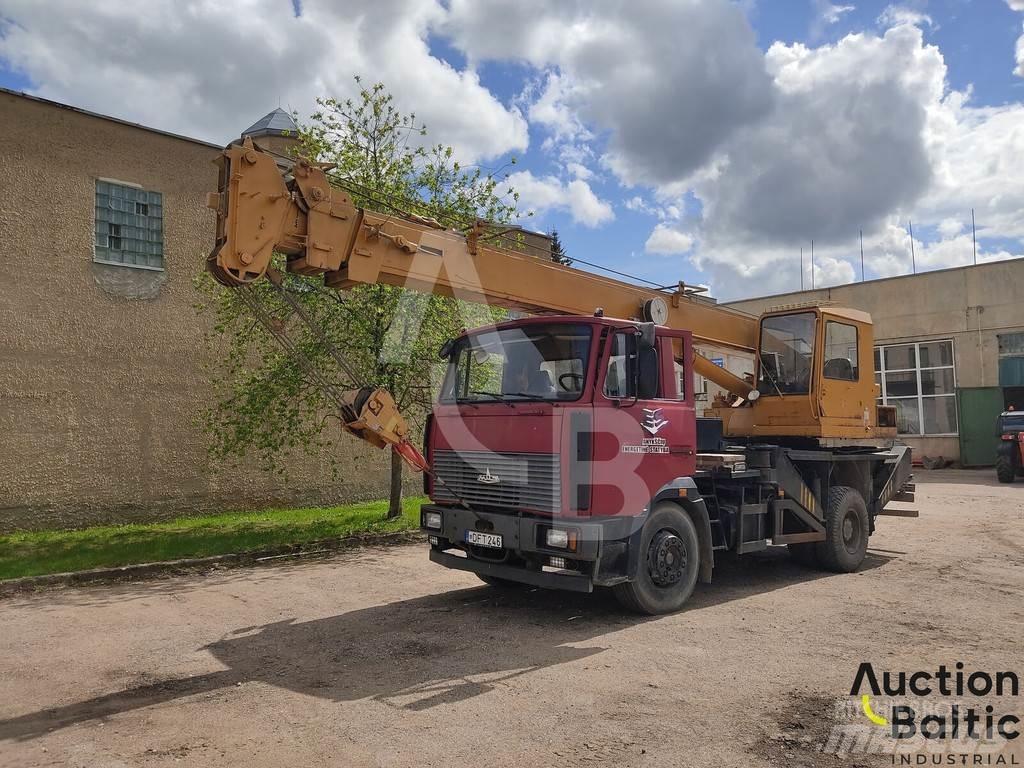 MAZ 533731 رافعات صالحة لكل أنواع الطرق