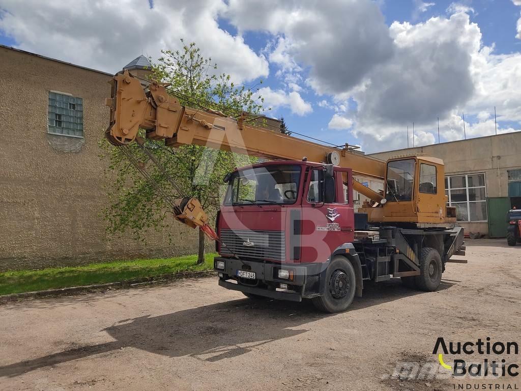 MAZ 533731 رافعات صالحة لكل أنواع الطرق