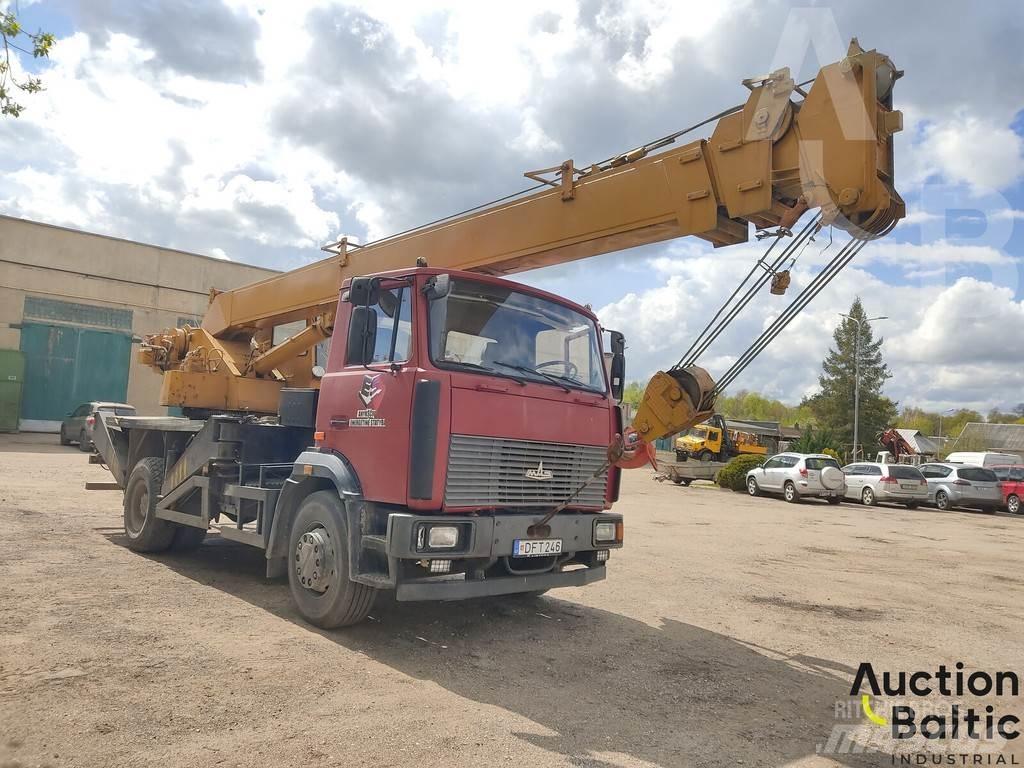 MAZ 533731 رافعات صالحة لكل أنواع الطرق