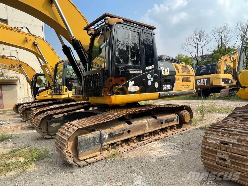 CAT 326 D2 حفارات زحافة