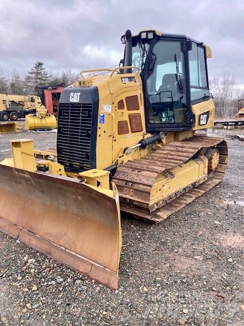 CAT D 3 K 2 LGP بلدوزرات مجنزرة