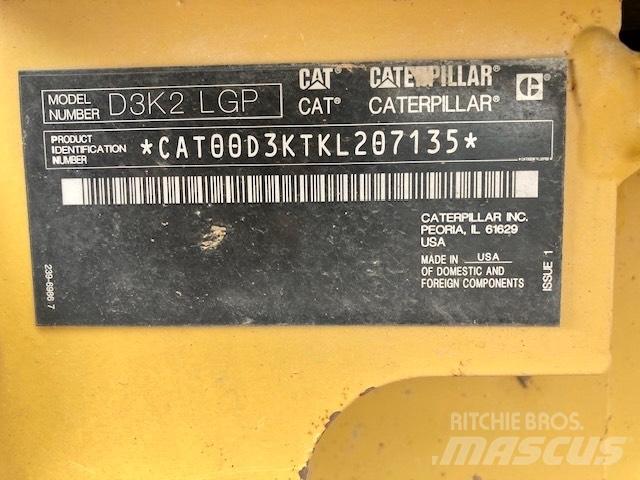 CAT D 3 K 2 LGP بلدوزرات مجنزرة