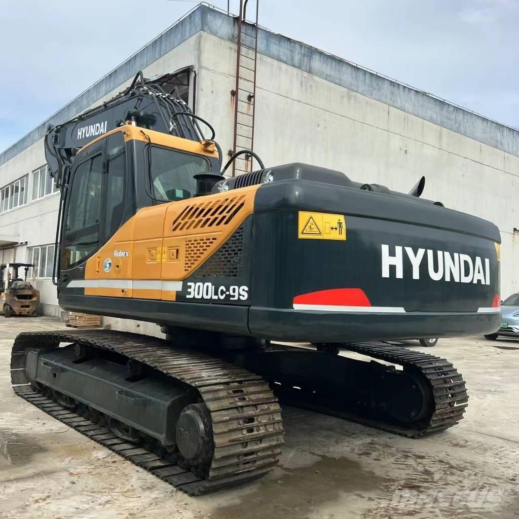 Hyundai R300LC-9S حفارات زحافة