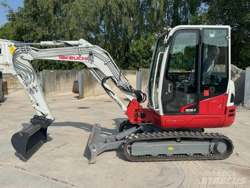 Takeuchi TB 235-2 حفارات صغيرة أقل من 7 طن (حفارات صغيرة)