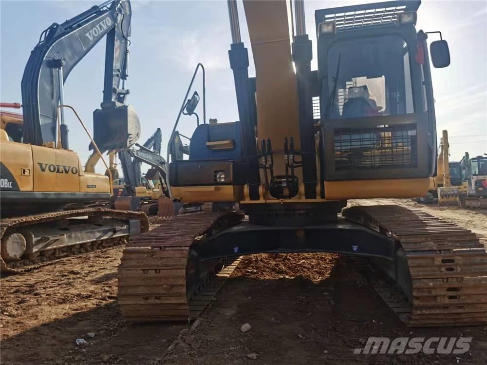 CAT 326D2 حفارات زحافة