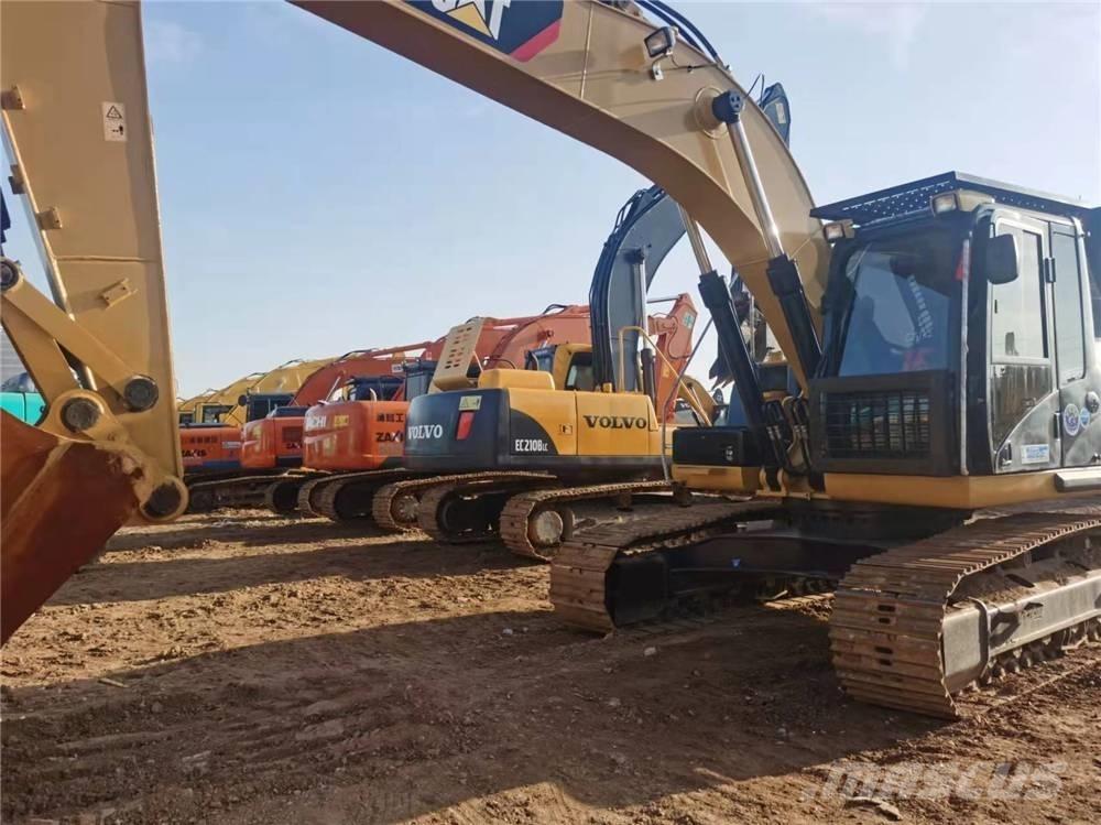 CAT 326D2 حفارات زحافة
