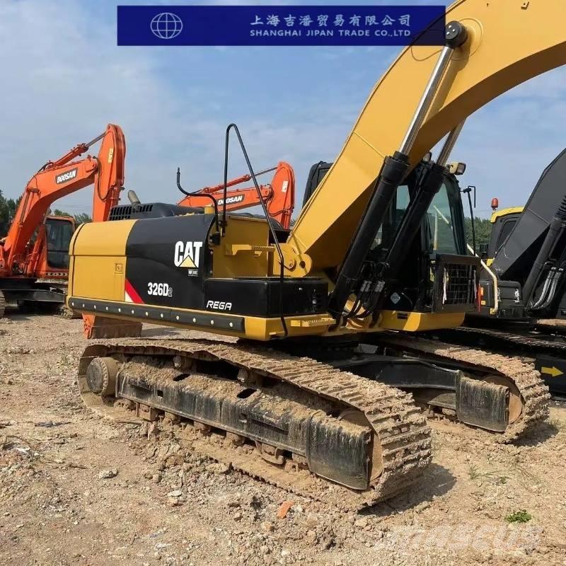 CAT 326 D حفارات زحافة