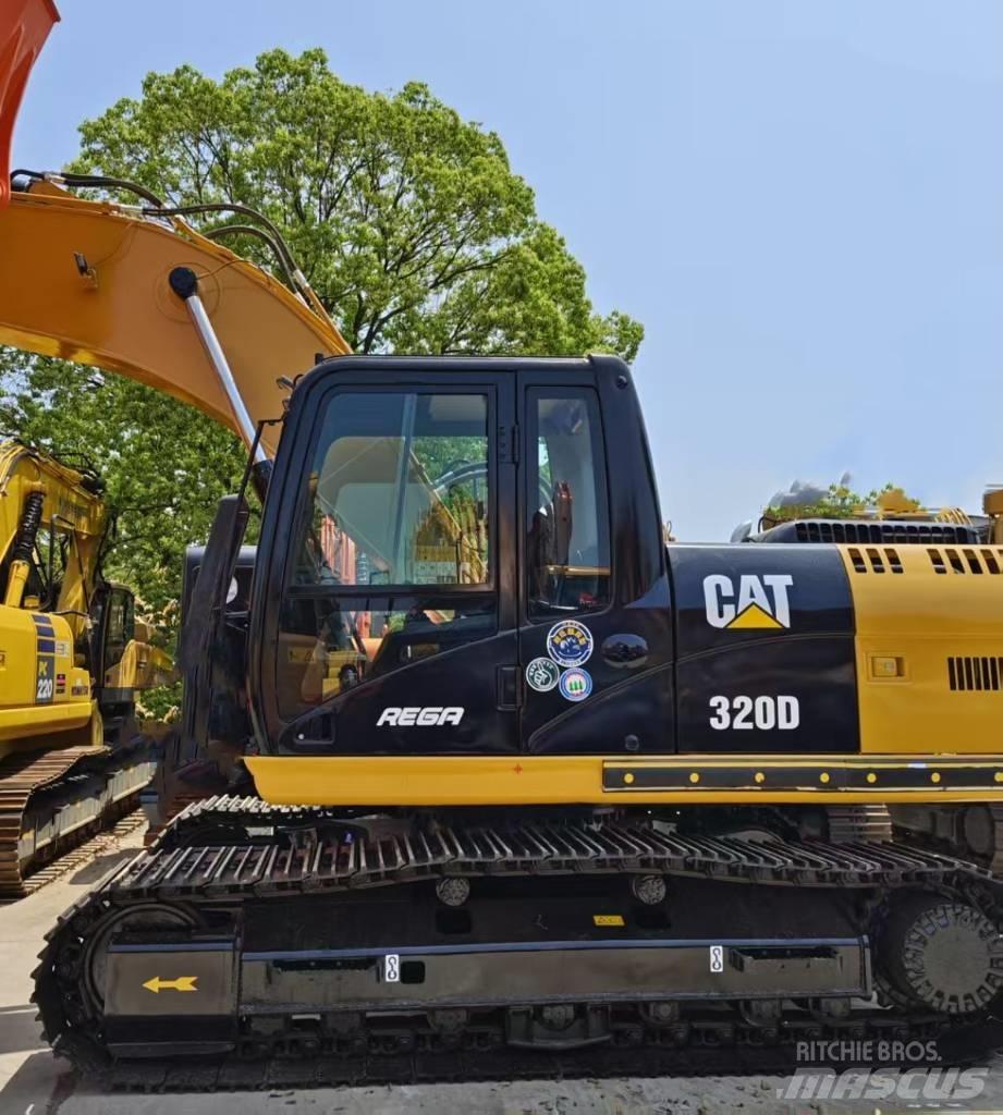 CAT 320 D حفارات زحافة