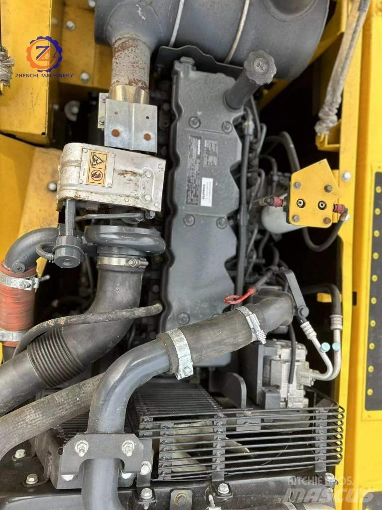 Komatsu PC 240-8 حفارات زحافة