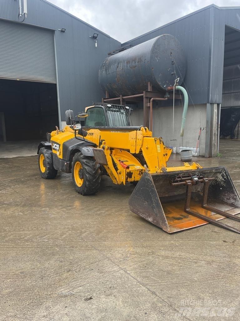 JCB 535 V 140 مناولات متداخلة