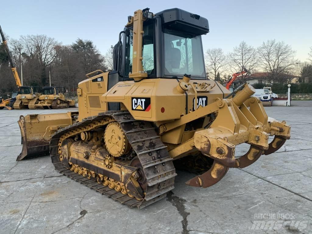 CAT D 6 N XL بلدوزرات مجنزرة