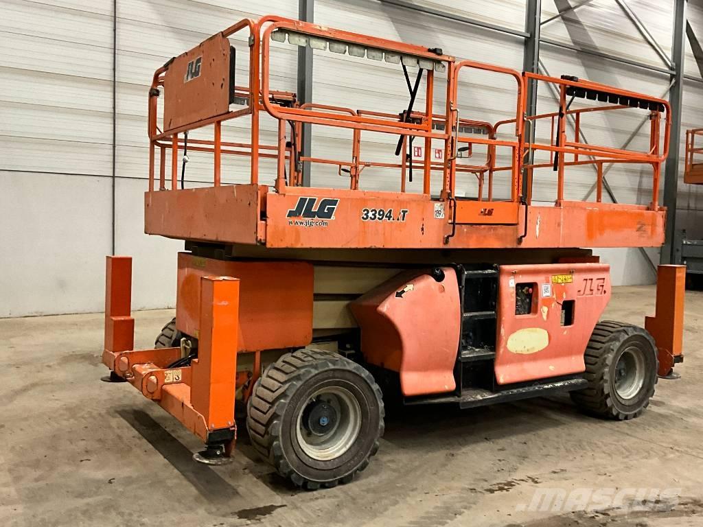 JLG 3394 RT رافعات مقصية الشكل