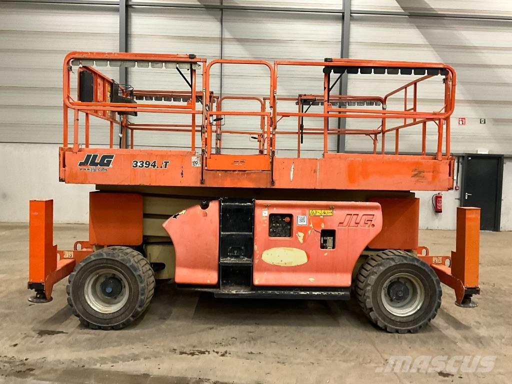 JLG 3394 RT رافعات مقصية الشكل