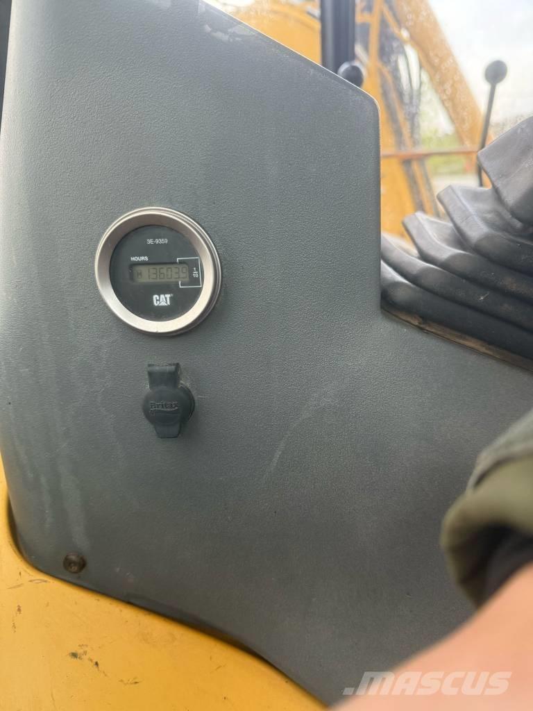 CAT 428 C لوادر ذات جرافات عكسية