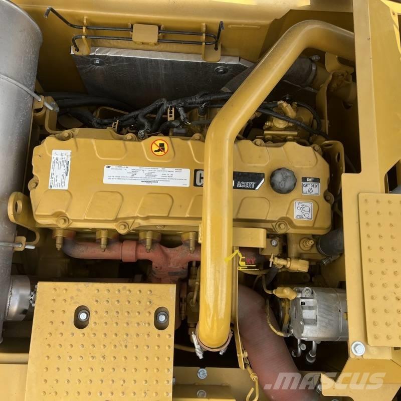 CAT 330D2L حفارات زحافة