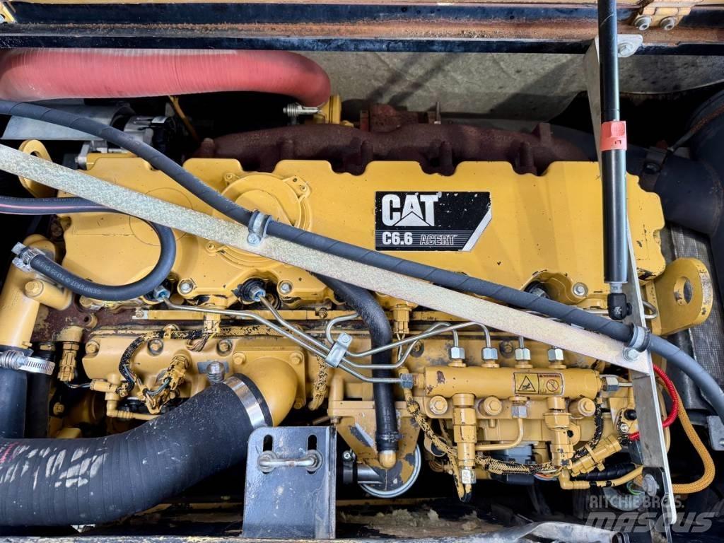 CAT M 318 D حفارات بعجل