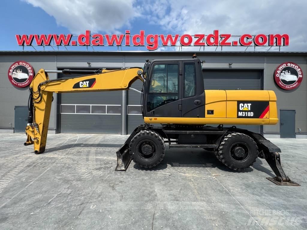 CAT M 318 D حفارات بعجل