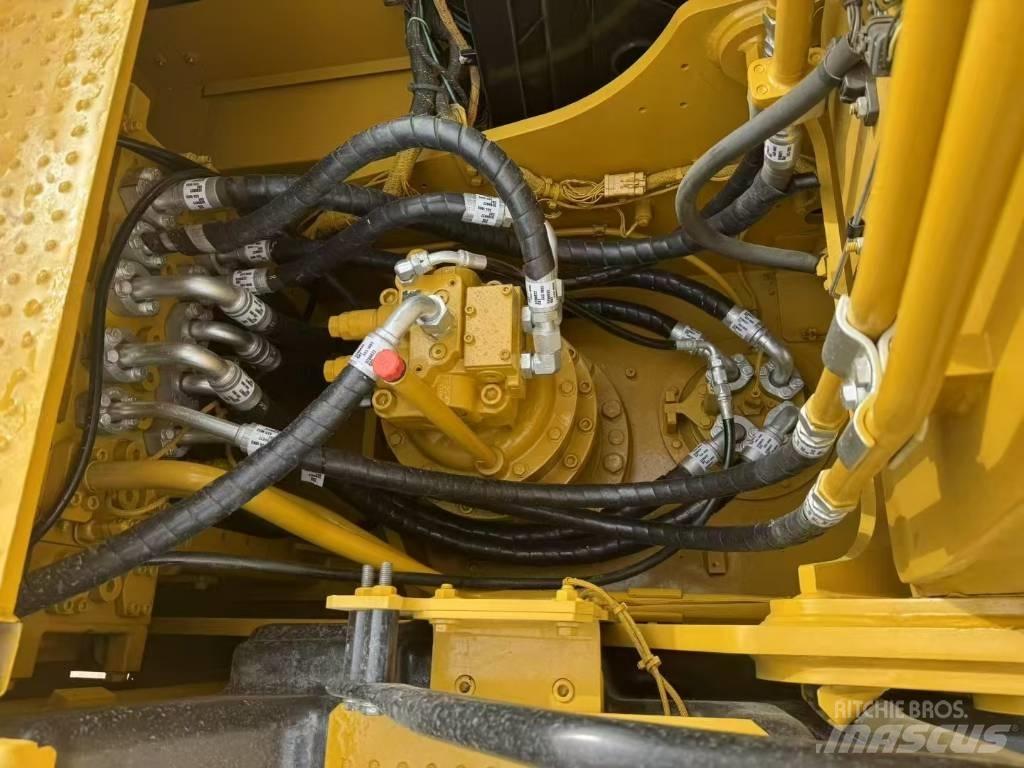 CAT 323GC حفارات زحافة