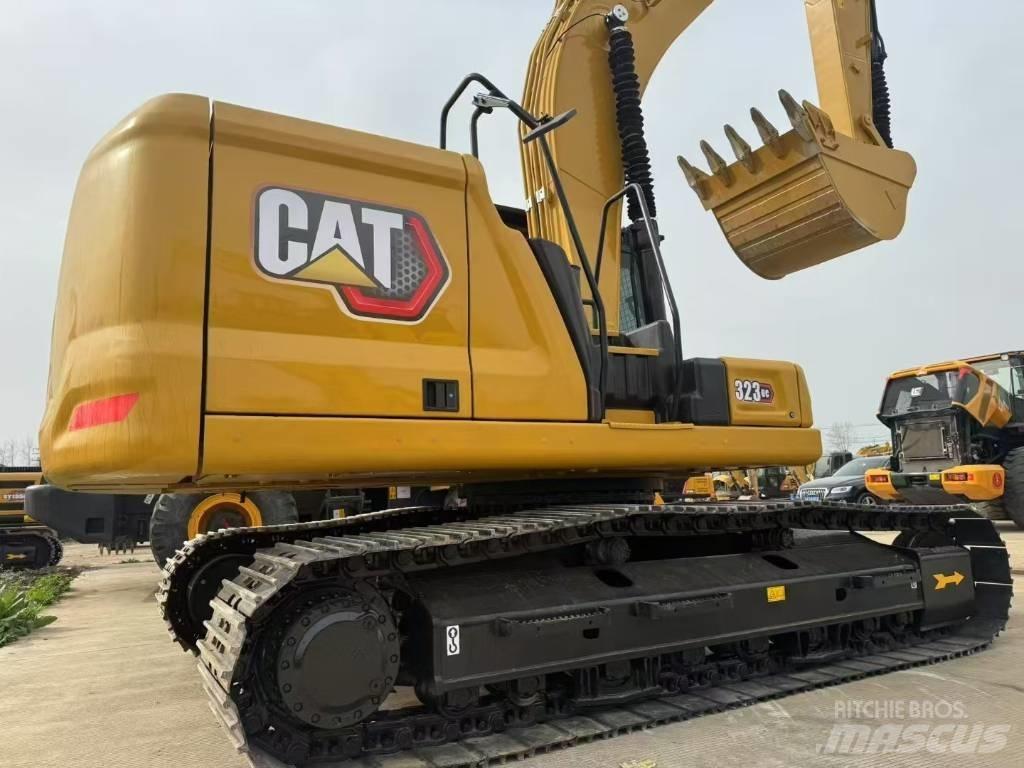 CAT 323GC حفارات زحافة