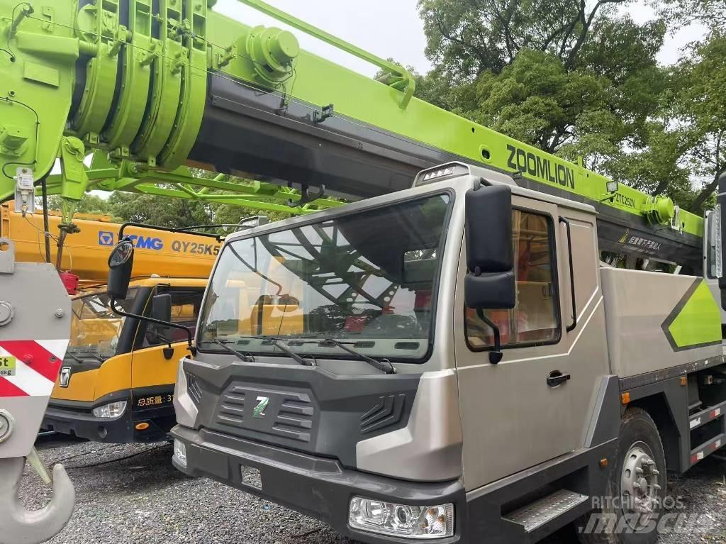 Zoomlion 25 T رافعات صالحة لكل أنواع الطرق