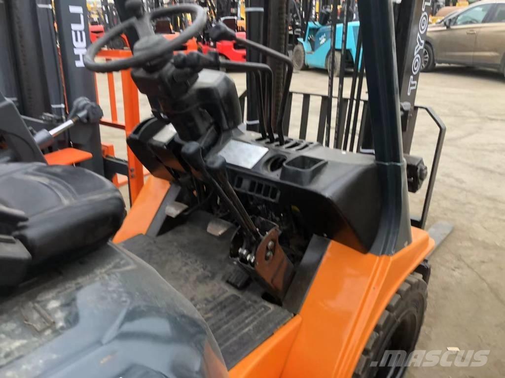 Toyota FD30 شاحنات الديزل