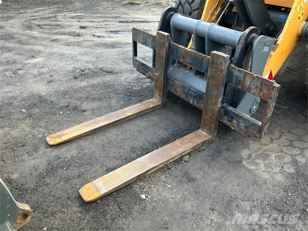 Liebherr L526 لوادر بعجل