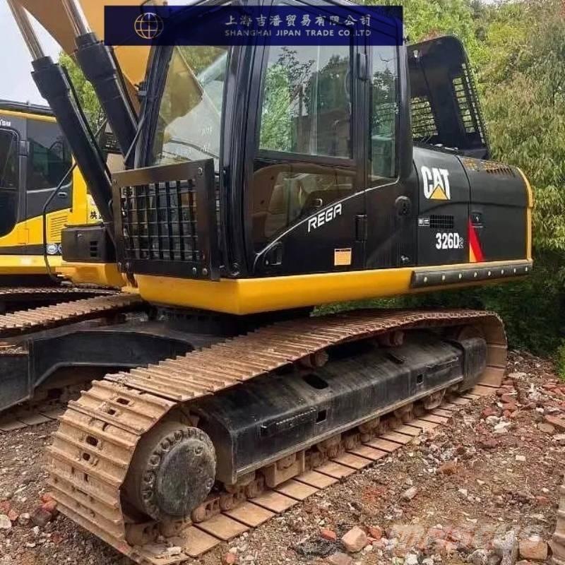 CAT 326 D حفارات زحافة