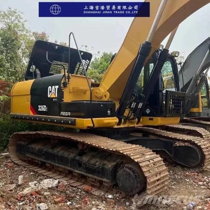 CAT 326 D حفارات زحافة