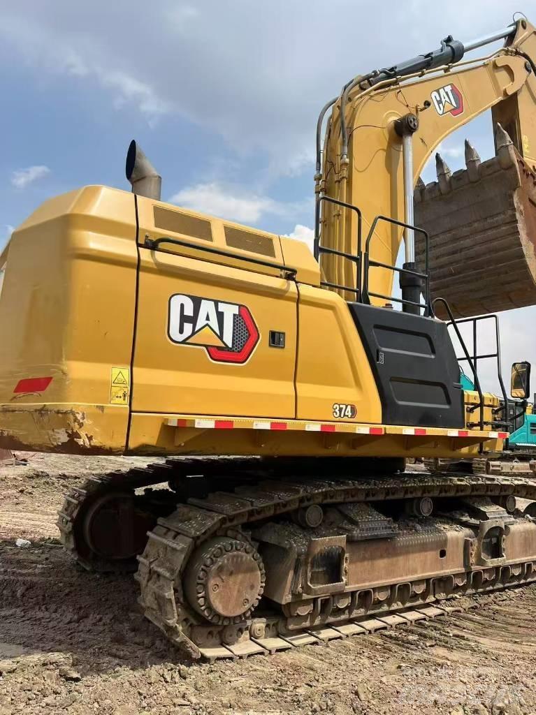 CAT 374 حفارات زحافة
