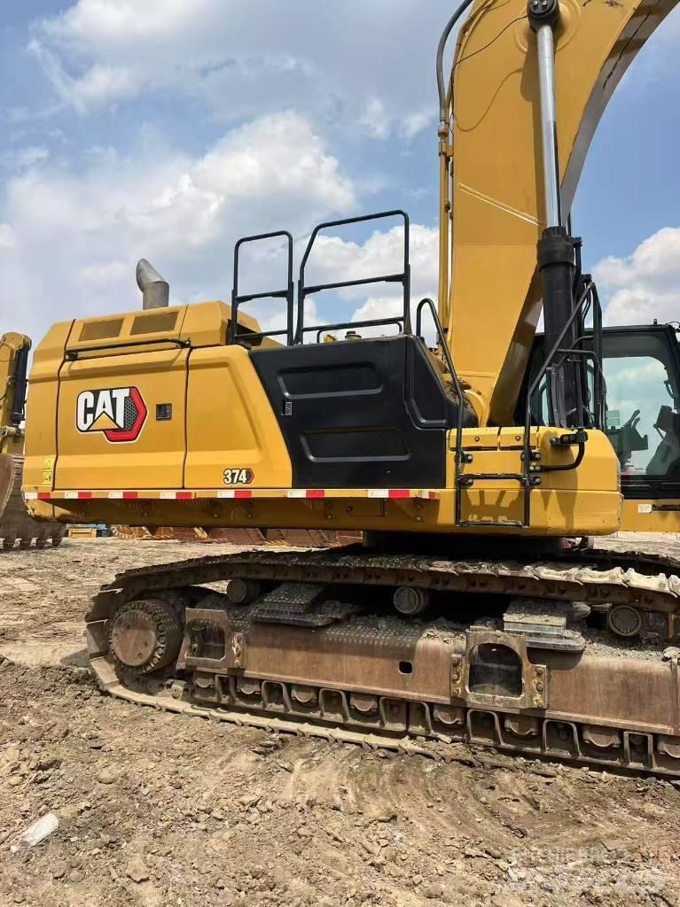 CAT 374 حفارات زحافة