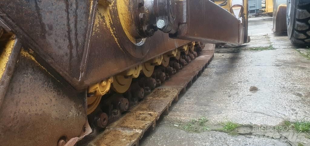 CAT D 6 T XL بلدوزرات مجنزرة