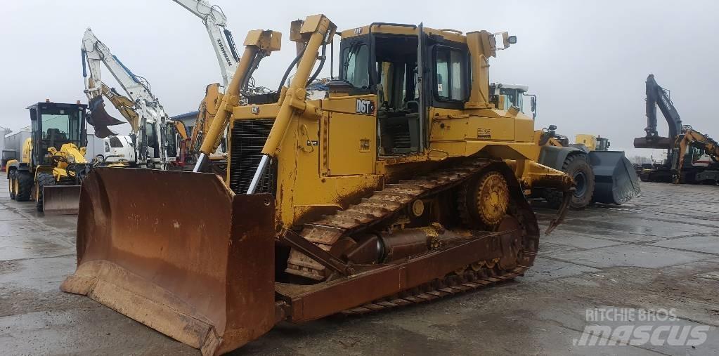 CAT D 6 T XL بلدوزرات مجنزرة