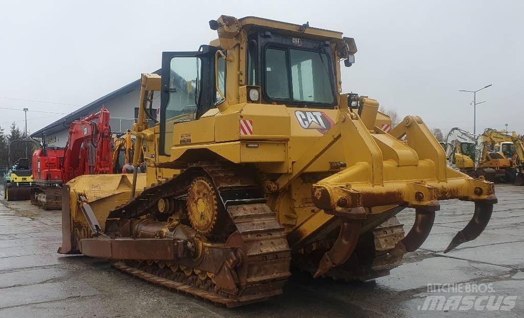 CAT D 6 T XL بلدوزرات مجنزرة