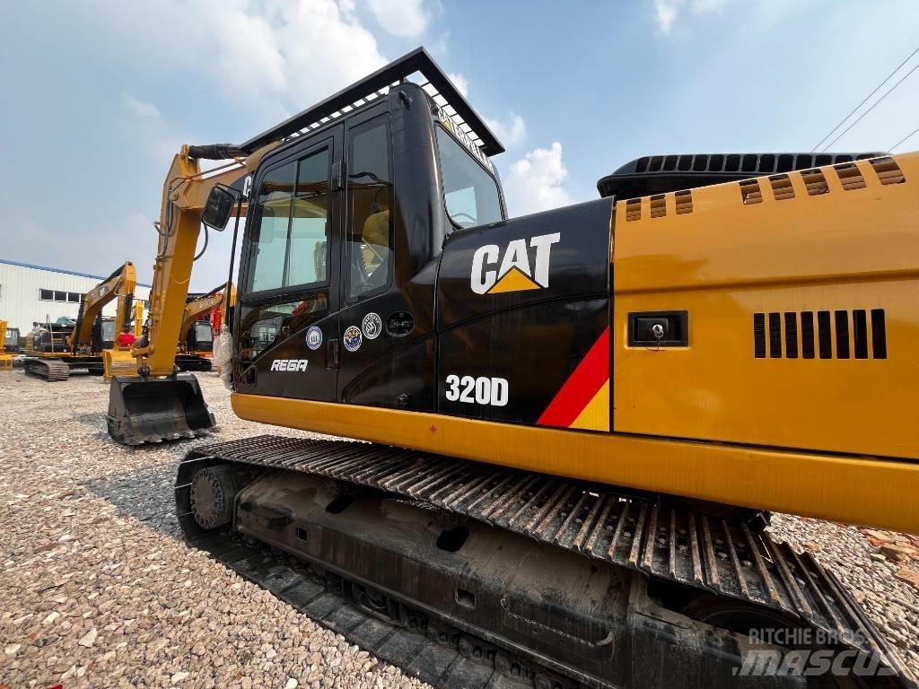 CAT 320 D حفارات زحافة