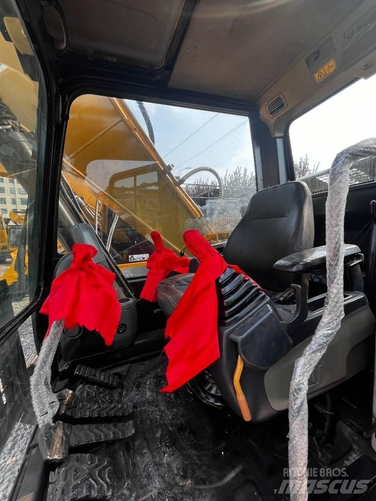 CAT 320 D حفارات زحافة