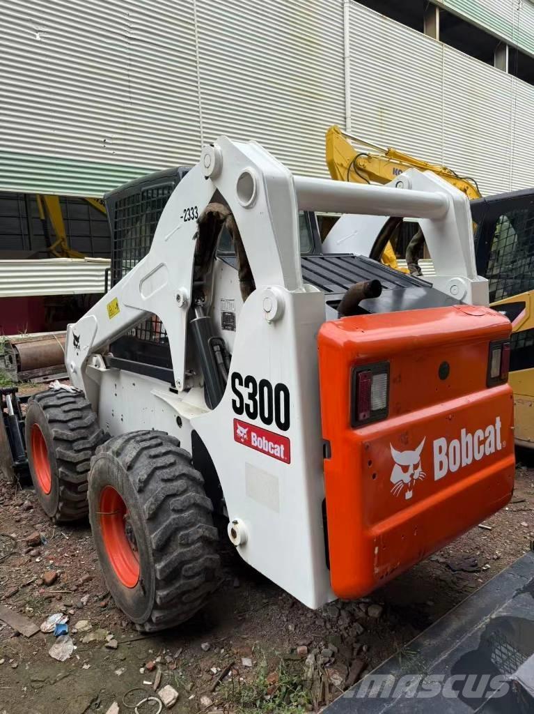Bobcat S300 لوادر انزلاقية التوجيه