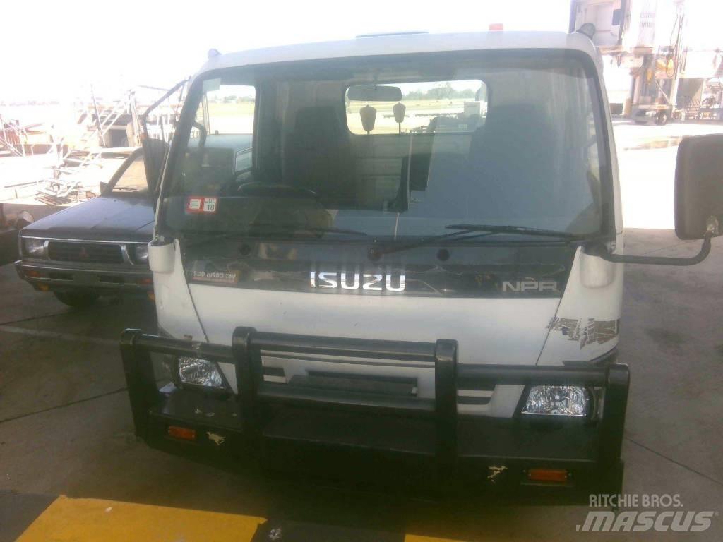 Isuzu NPR شاحنات ذات صهاريج